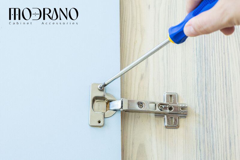 تعویض لولای خراب کابینت